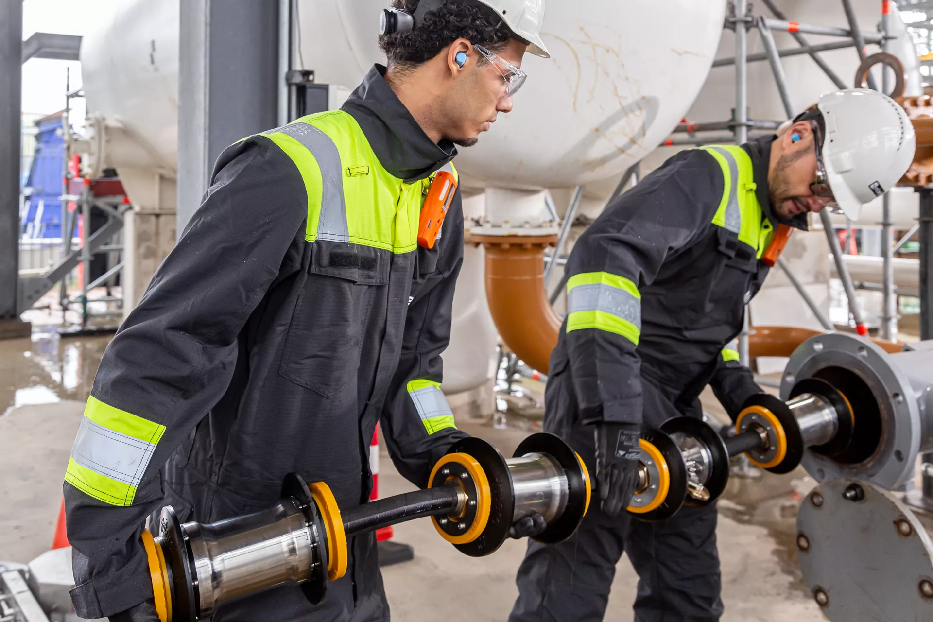 Pipeline Surveyor with Employees