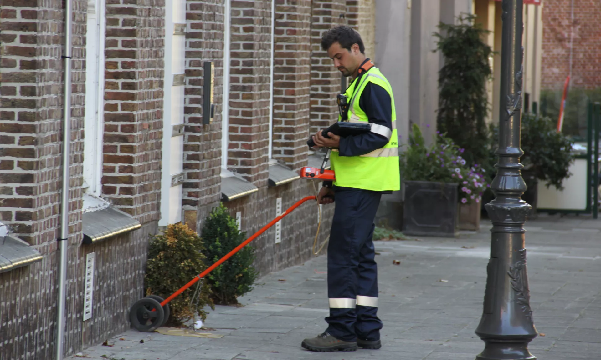 PM - Pipeline leak detection on foot