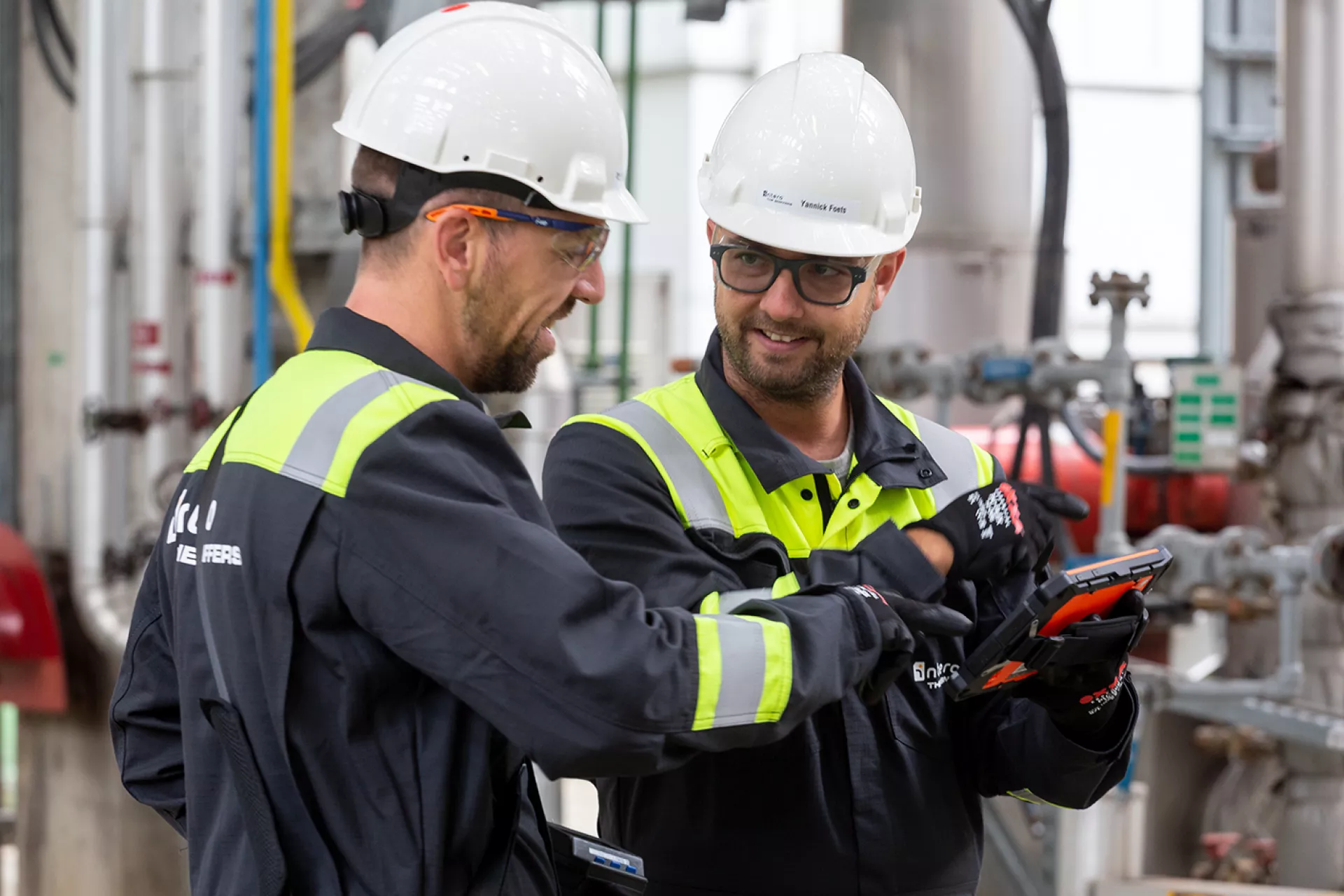 ENV - employees explaining