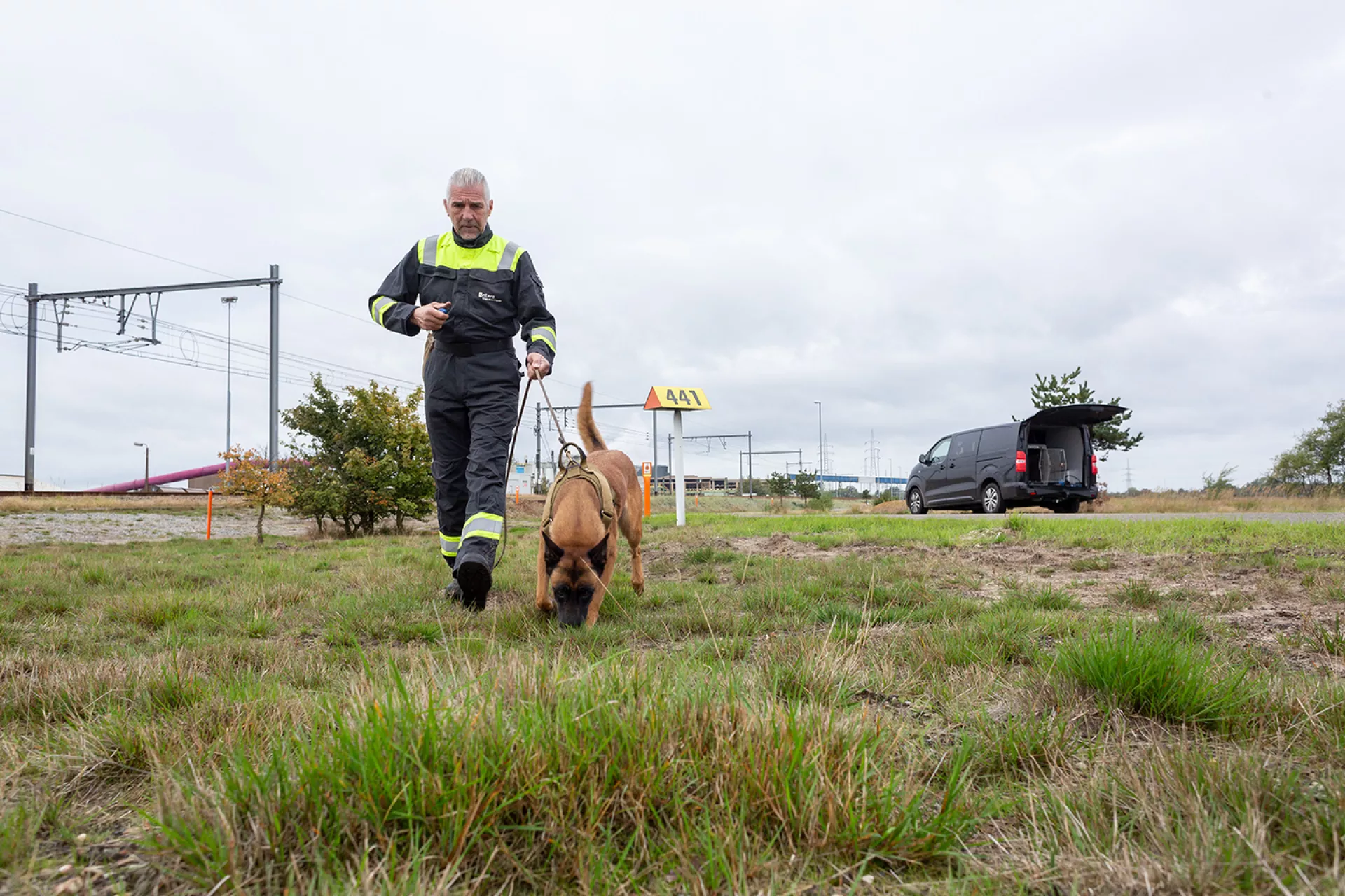PM - Pipeline leak detection with dogs 2